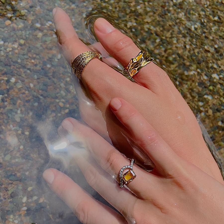 rings on hand