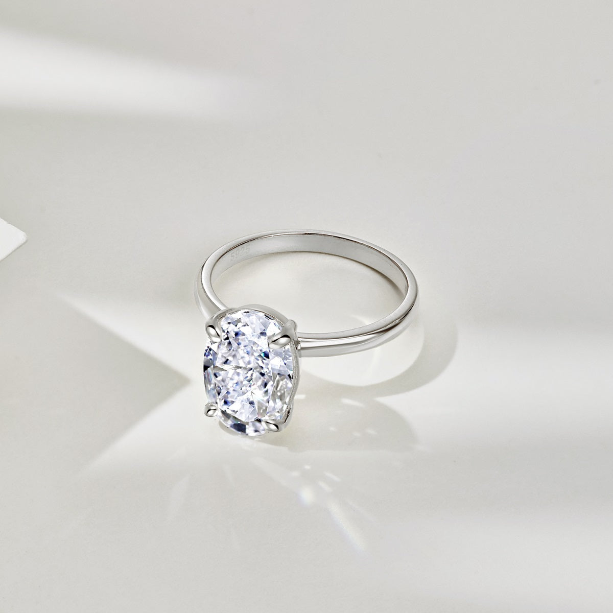 Lumo Oval Solitaire Ring